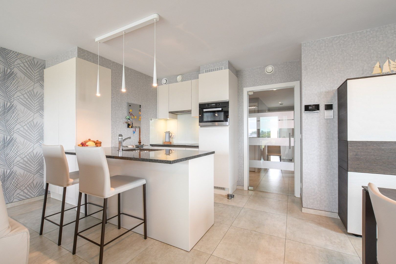 Modern 2-slaapkamerappartement met terras nabij duinen en strand, De Haan foto 4
