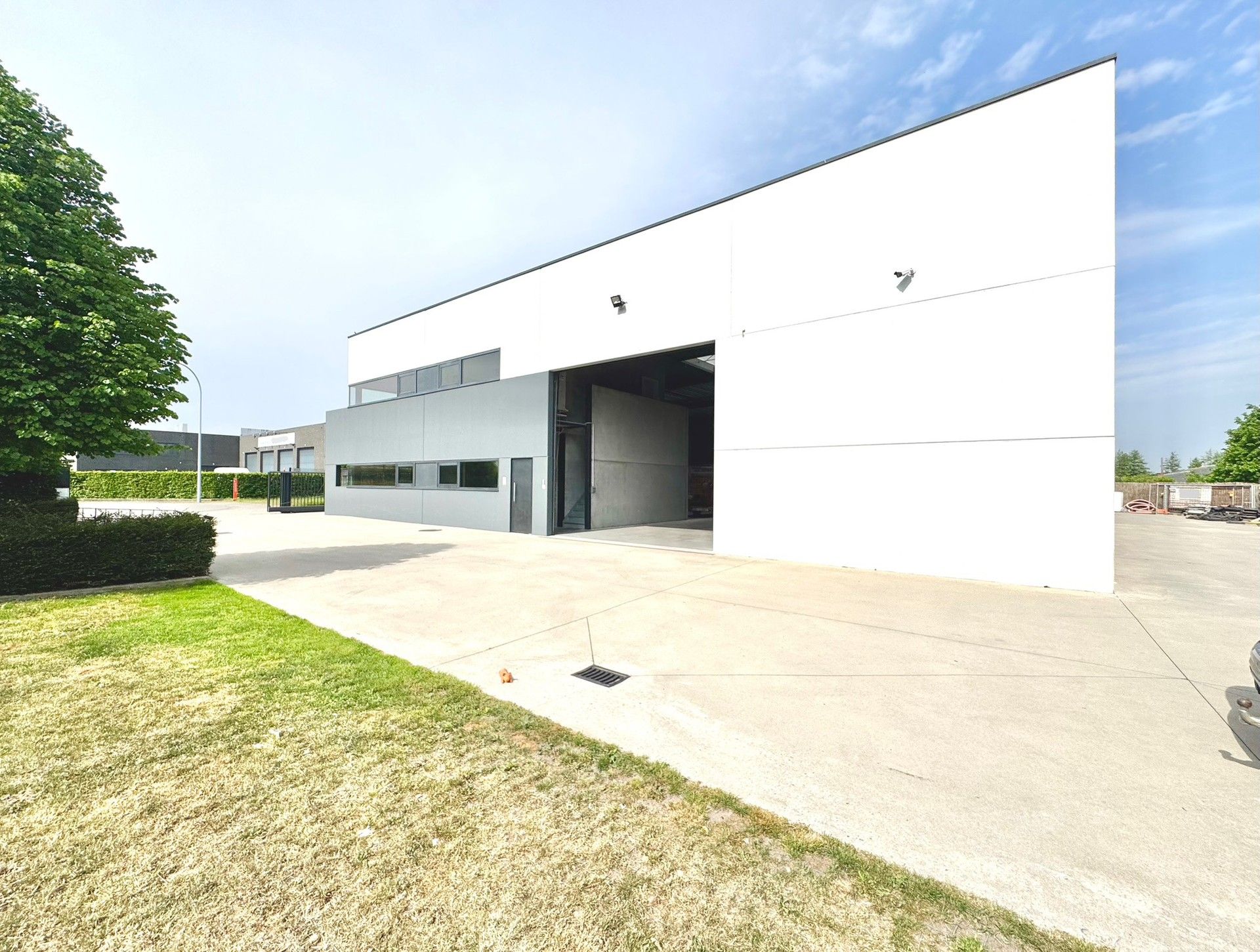 MAGAZIJN MET BURELEN IN KMO ZONE INDUSTRIE foto 34