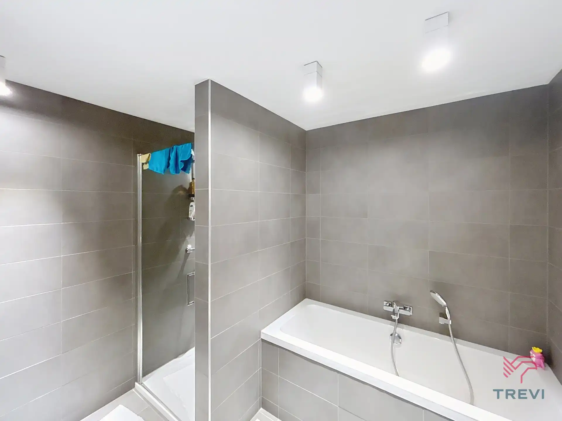 UP-SITE 27E VERDIEPING, 3 SLAAPKAMER FLAT VAN ± 219M². foto 17