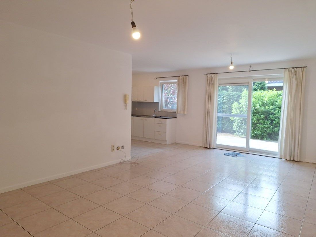 Stijlvol gelijkvloers appartement met terras en autostandplaats foto 4