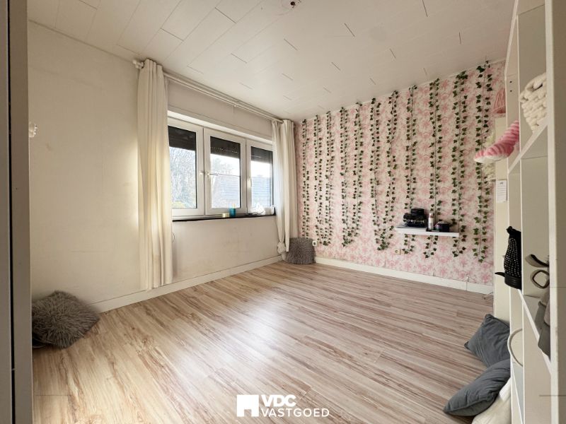 Halfopen bebouwing – gerenoveerd & bijgebouwd in 2020 – EPC B – 3 slpks – prachtige tuin – 183 m² woonopp. foto 9