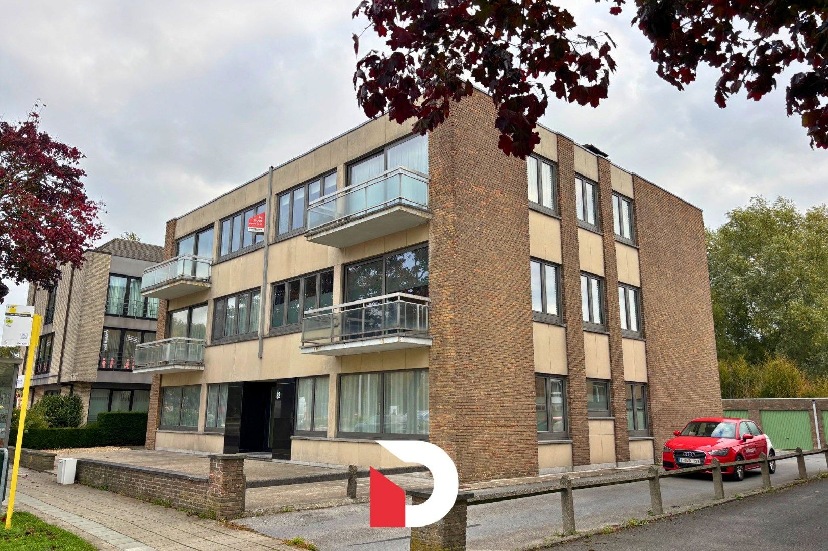 Ruim appartement met 3 slaapkamers en garagebox foto {{pictureIndex}}