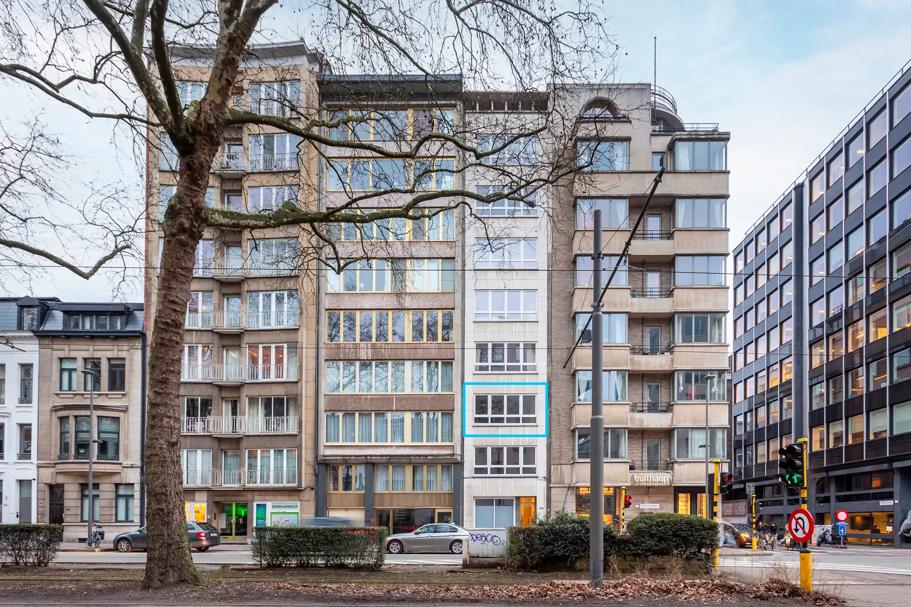 Lichtrijk bemeubeld stadsappartement op toplocatie foto 3