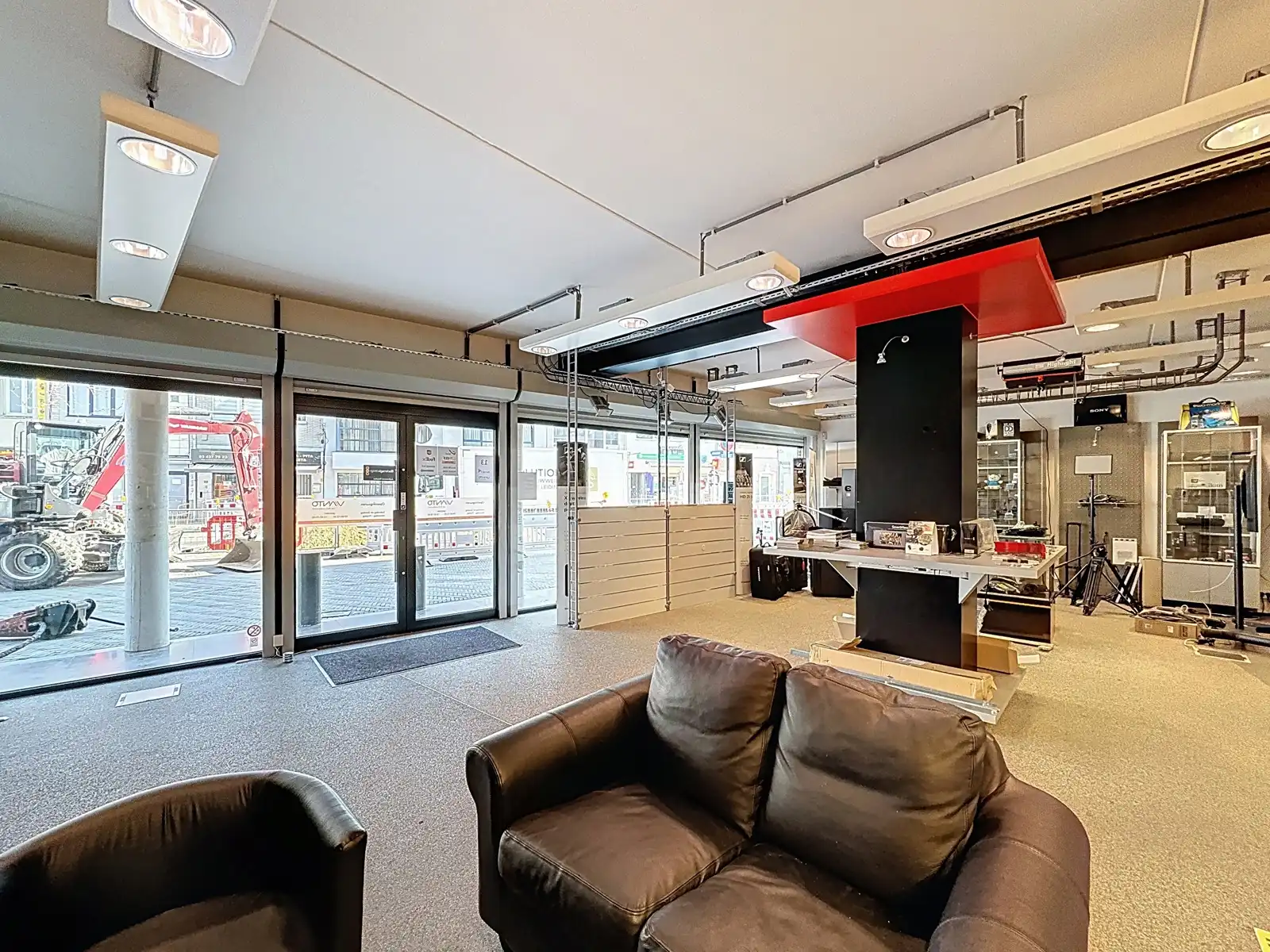 Commercieel Pand met Grote Visibiliteit vlakbij Bredabaan foto 12