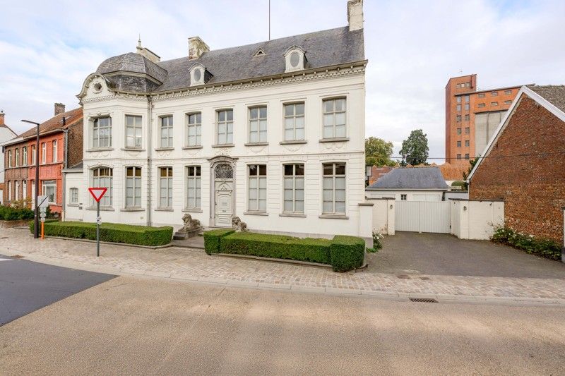 🏡 Unieke herenwoning te huur in het hart van Aarsele! foto 5
