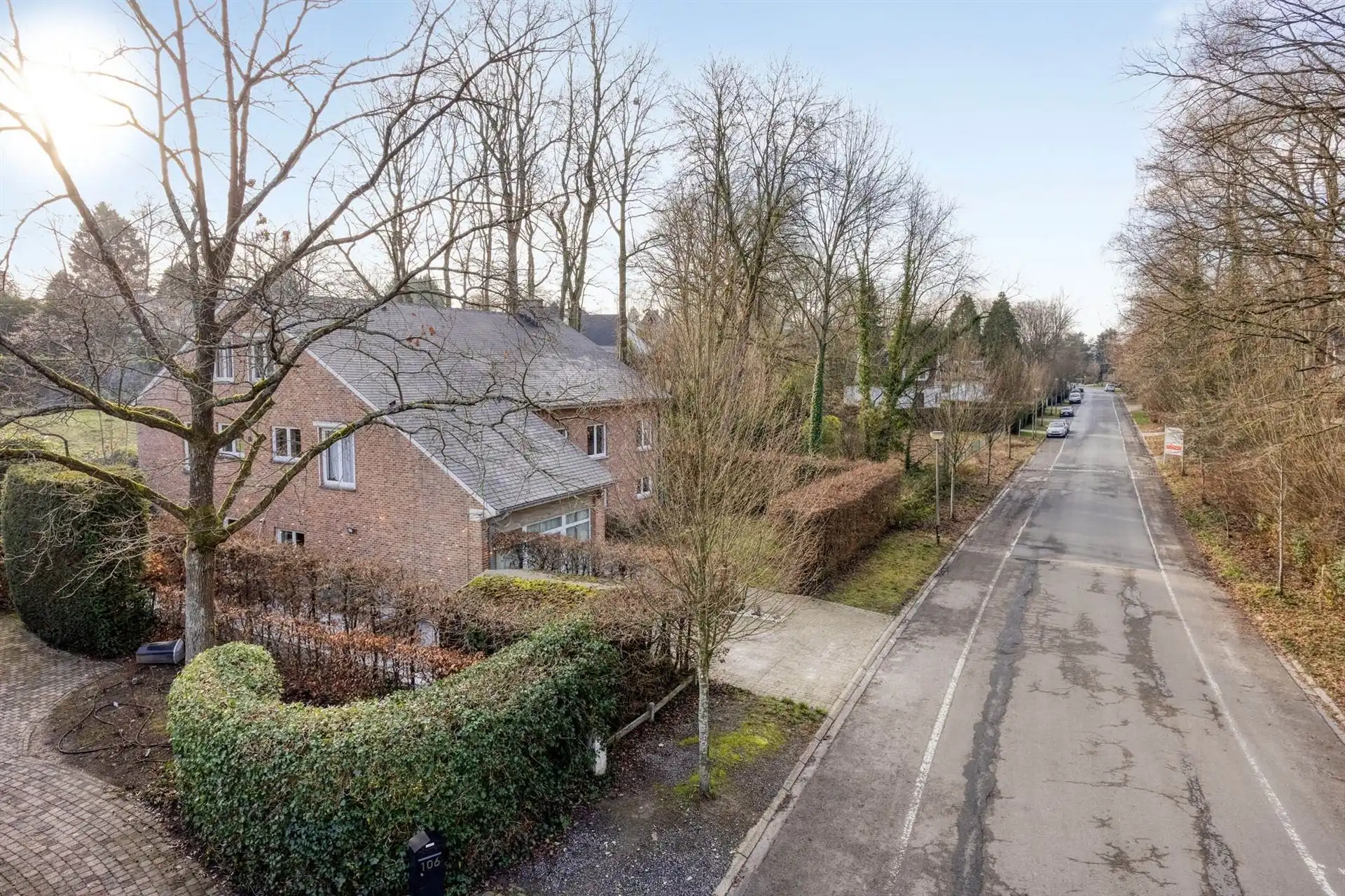 Volledig gerenoveerde hedendaagse villa ±487 m² in de Marnix wijk foto {{pictureIndex}}