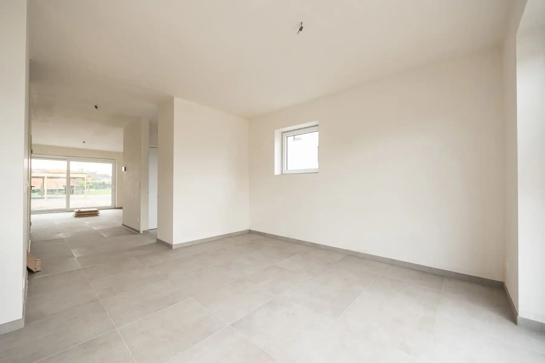 Halfopen woning met 3 slaapkamers en carport/fietsenberging op perceel van ca 320m² foto 8