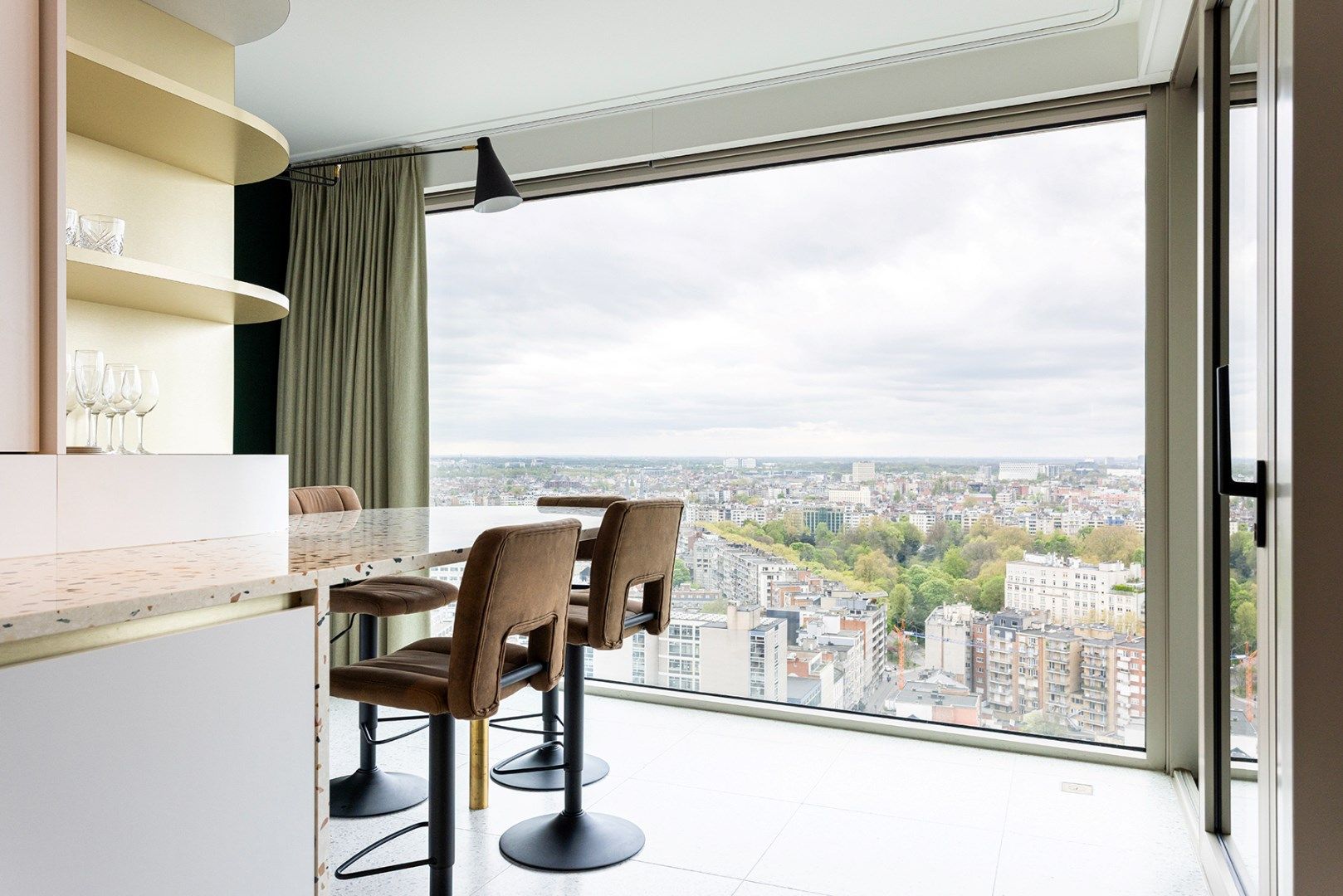 Exclusief wonen in de Antwerp Tower – Luxueus nieuwbouwappartement op de 21ste verdieping foto 4