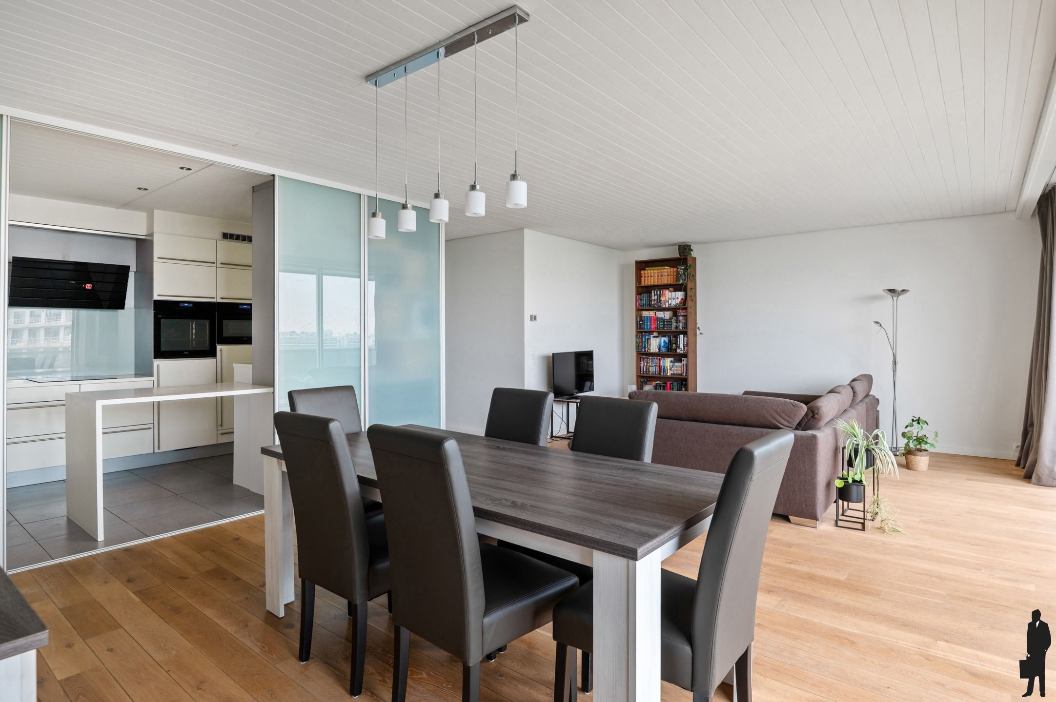 Ruim en licht appartement met twee terrassen foto 8