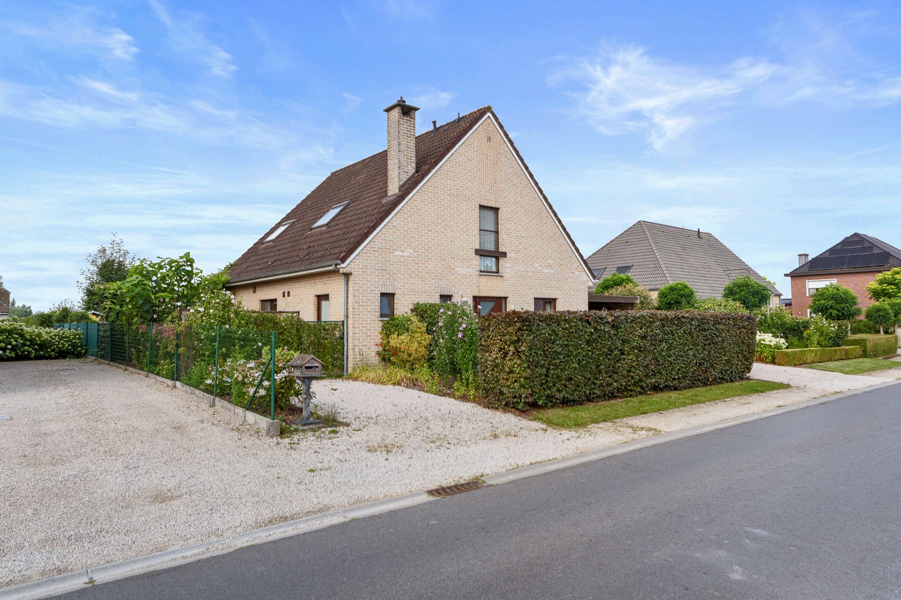 Mooie gezinswoning met zicht op velden en rustige ligging foto 17