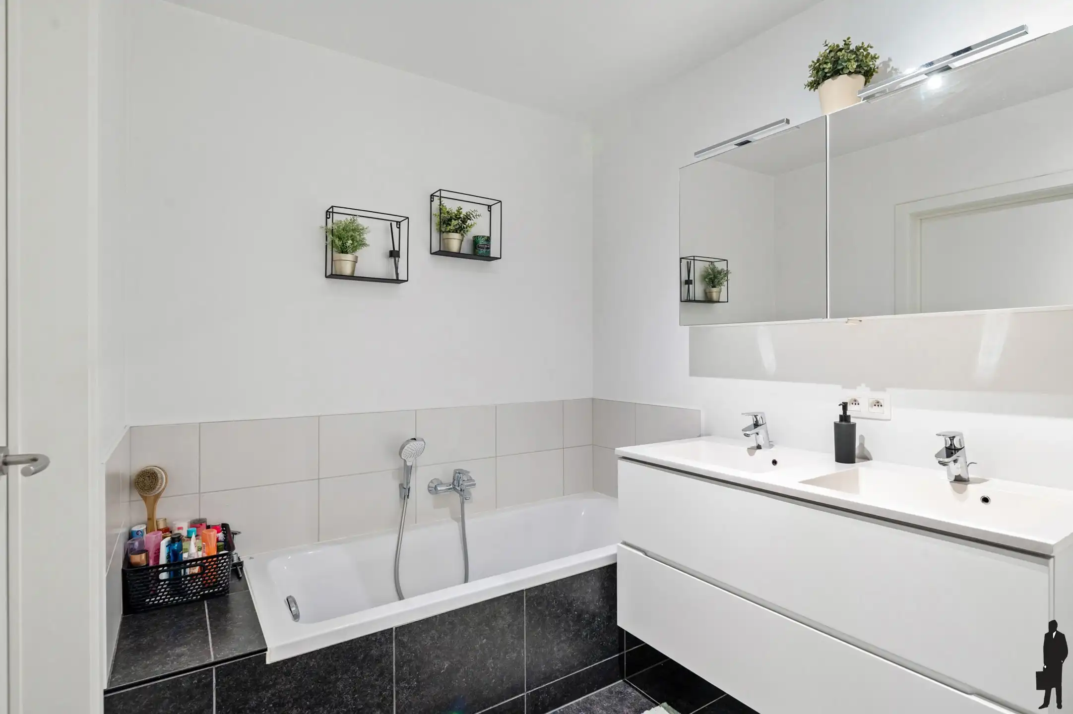 Instapklare woning met 4 slpks, ZO tuin en dubbele garagebox foto 18