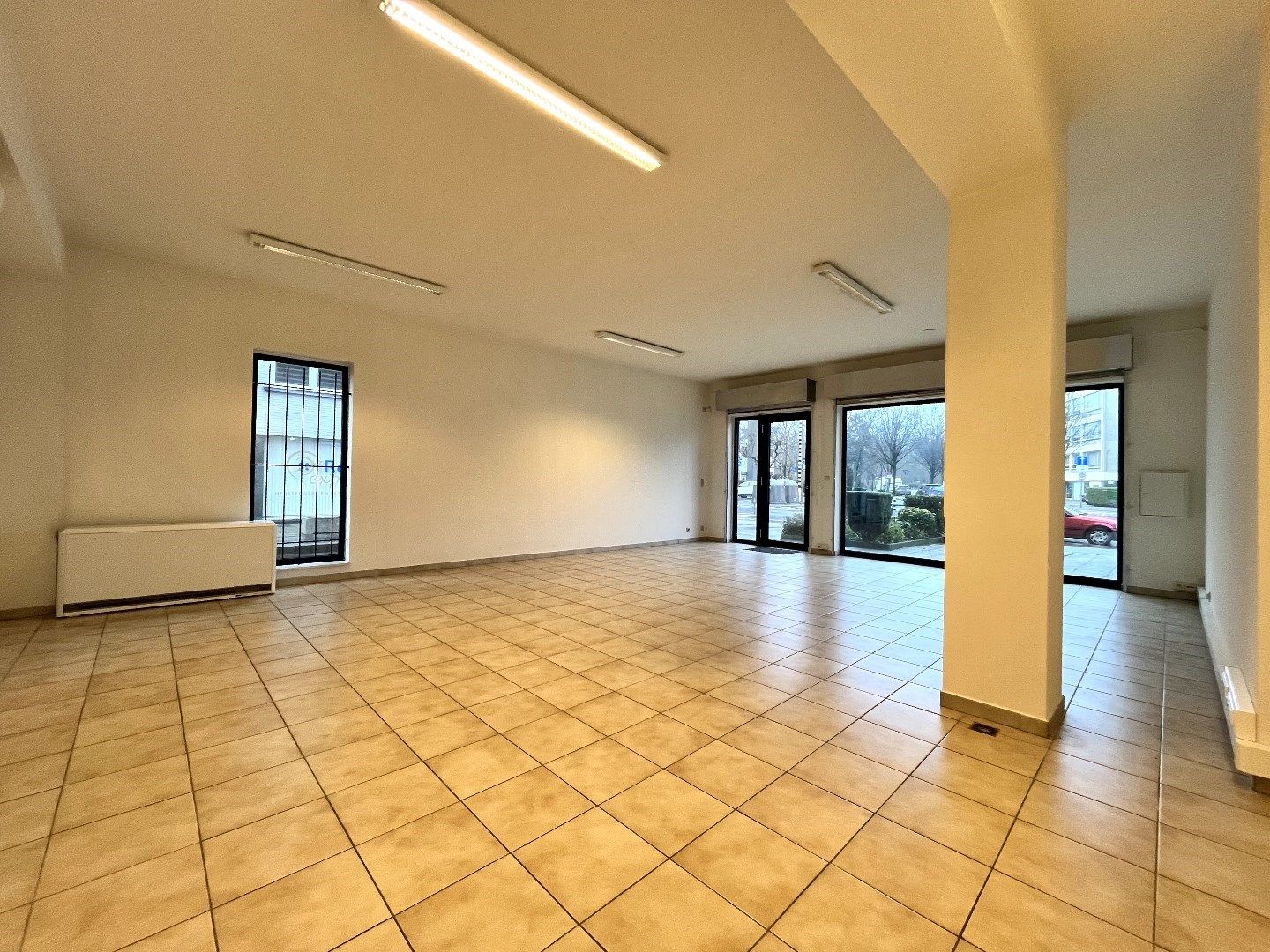 Handelsruimte met inpandige garage op toplocatie foto 9