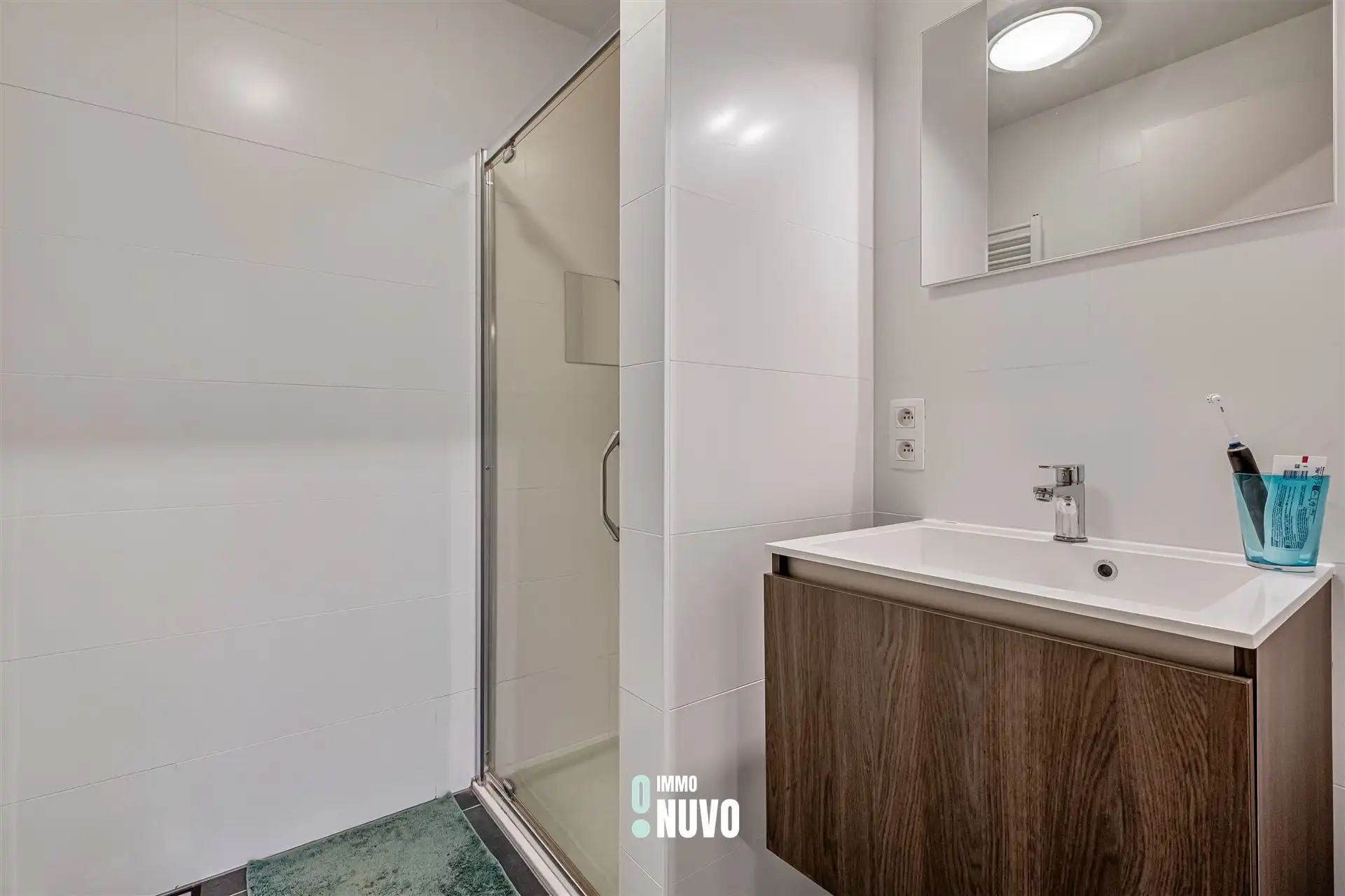 Lichtrijk 2‑slpk appartement in Europese wijk foto 14