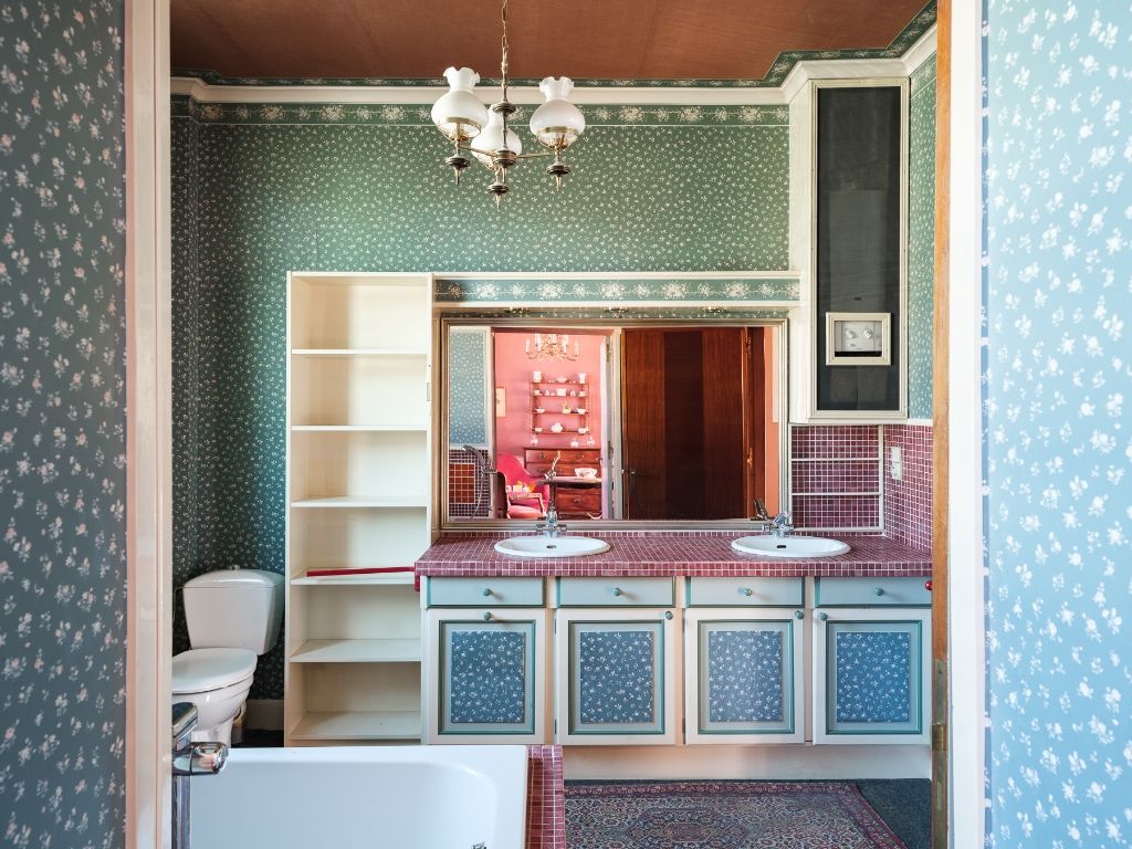 Op te frissen, karaktervolle art déco herenwoning naar de hand van architect J. Hebbelynck met aangename stadstuin met bijzonder veel potentieel. foto 14