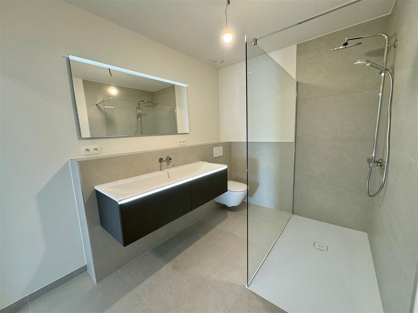 Luxe BEN-loft op de tweede verdieping met 3 slaapkamers en zeer ruim terras, gelegen nabij het centrum van Maaseik. foto 9