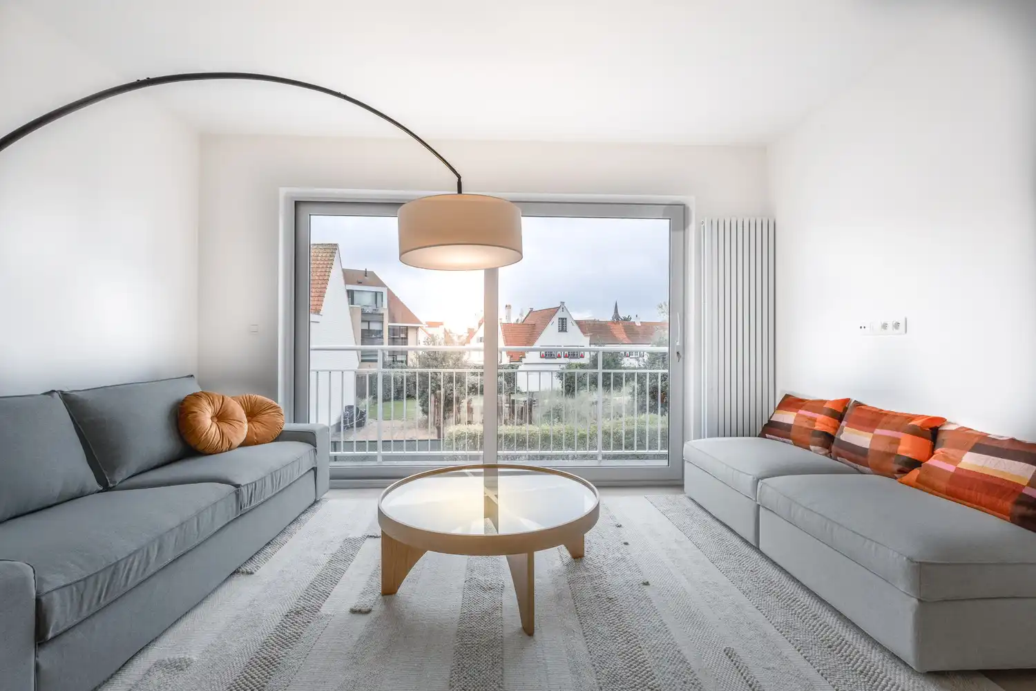 Volledig gerenoveerd lichtrijk appartement in rustig gelgen villa residentie te Duinbergen foto 2
