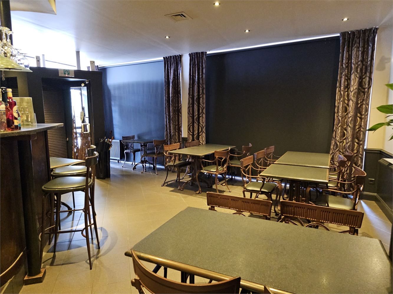 Handelsgelijkvloers aan de voet van de Muur foto 10