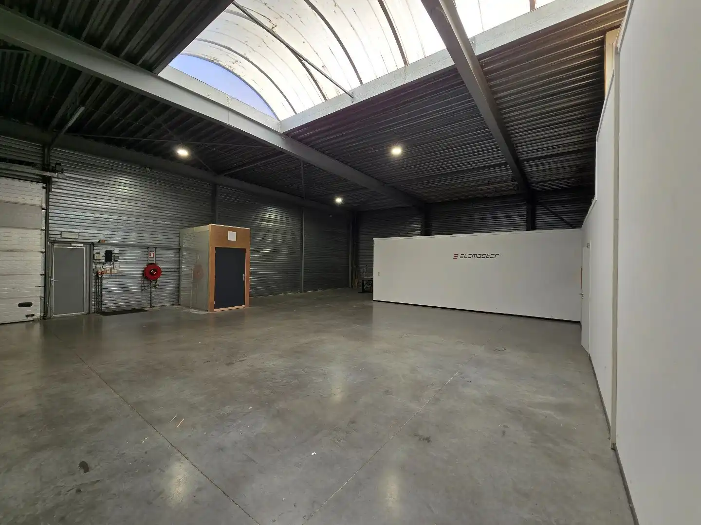 Bedrijfsgebouw - groot 831m² - centraal gelegen op het industrieterrein foto 15