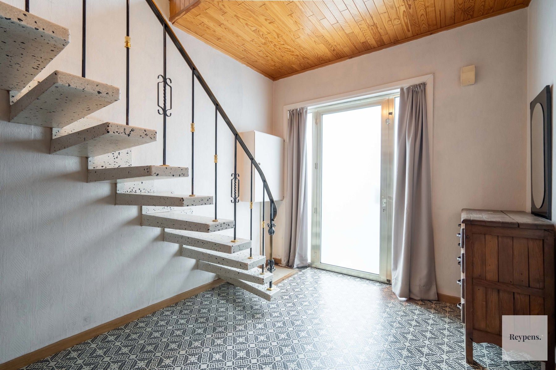 Op te frissen woning in een rustige wijk foto 3