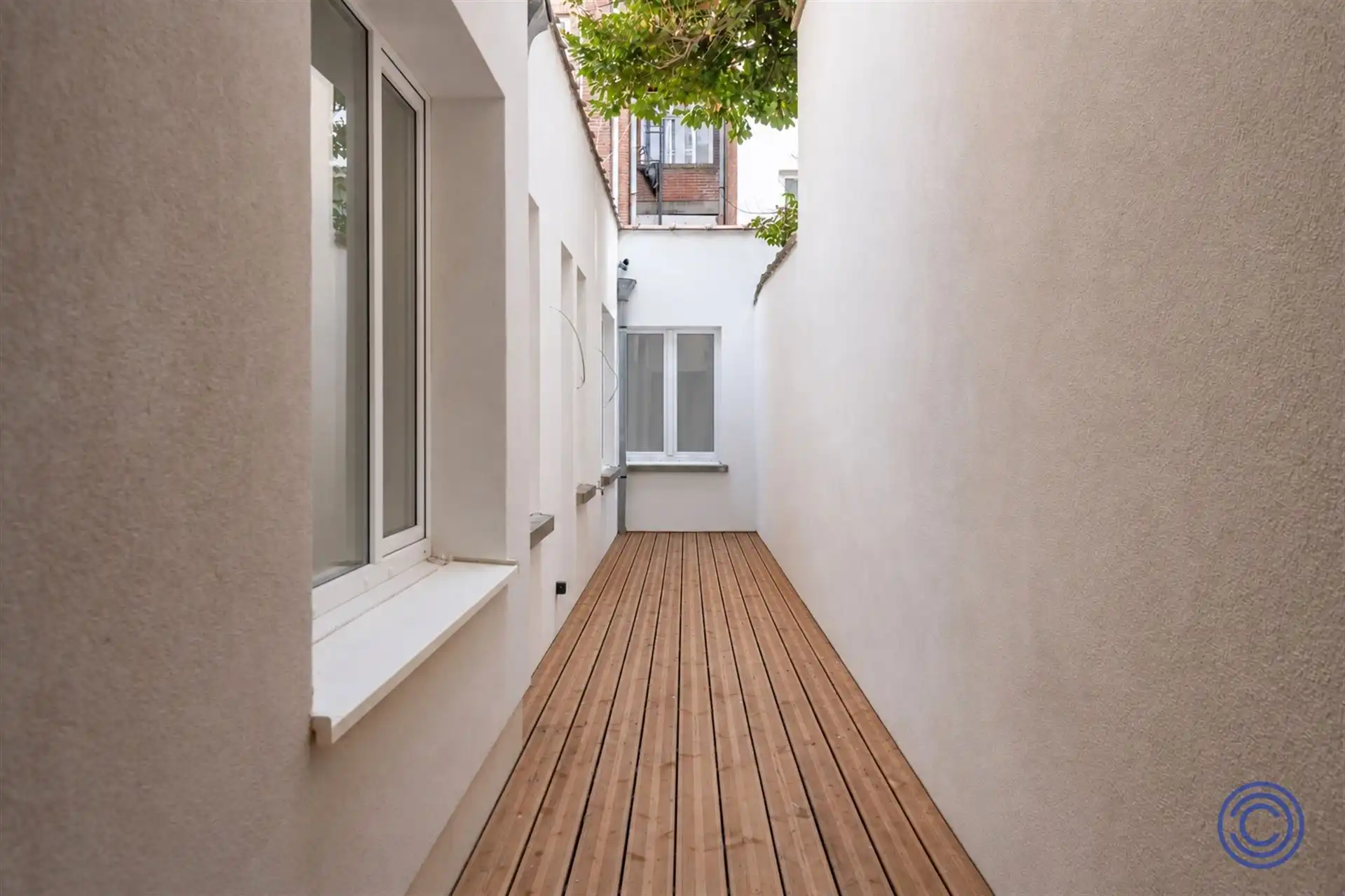 Volledig gerenoveerd appartement met kantoor en groot terras! foto 2