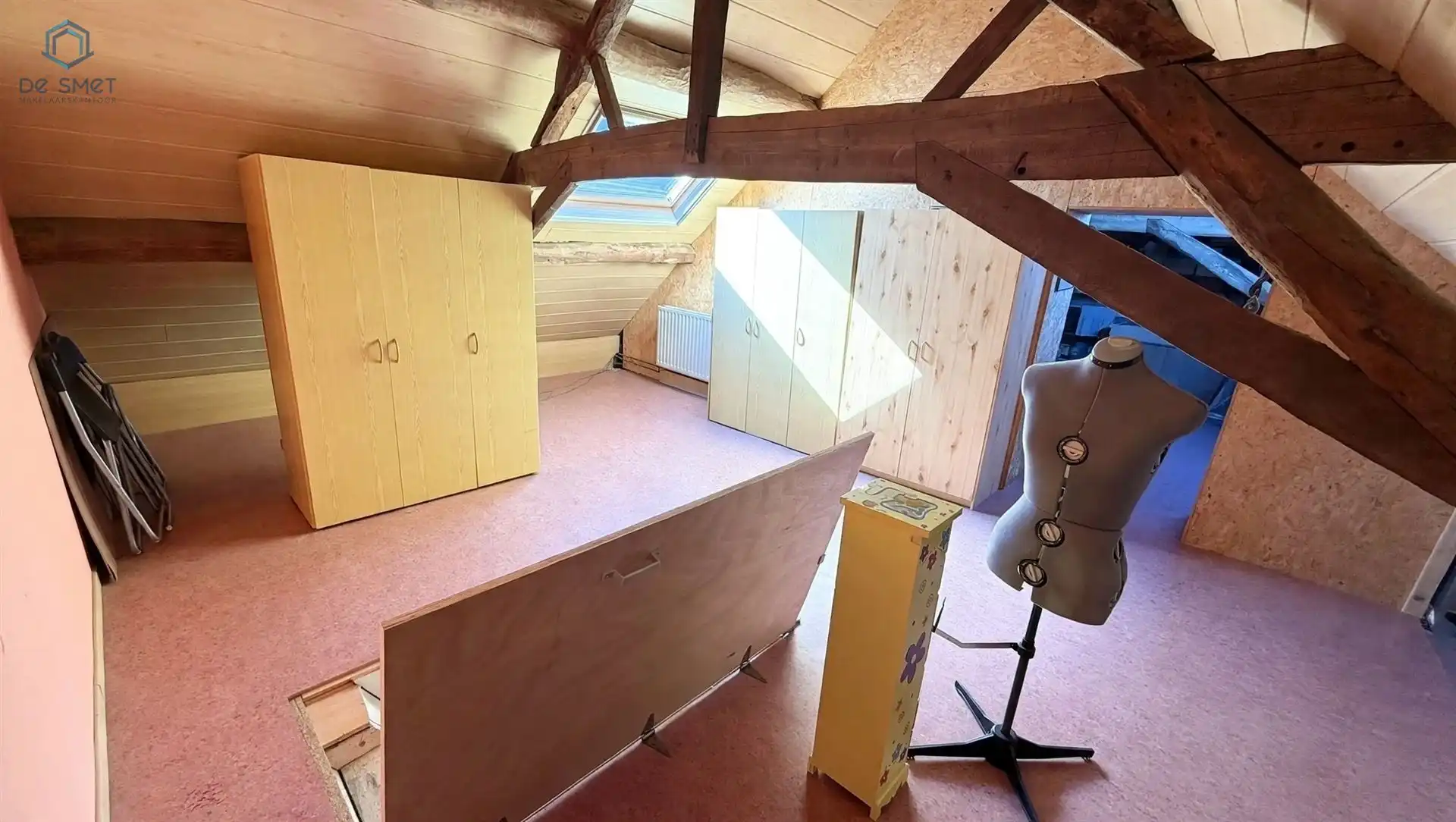 INSTAPKLARE WONING MET 4 SLAAPKAMERS, GARAGE EN VEELZIJDIG BIJGEBOUW foto 17
