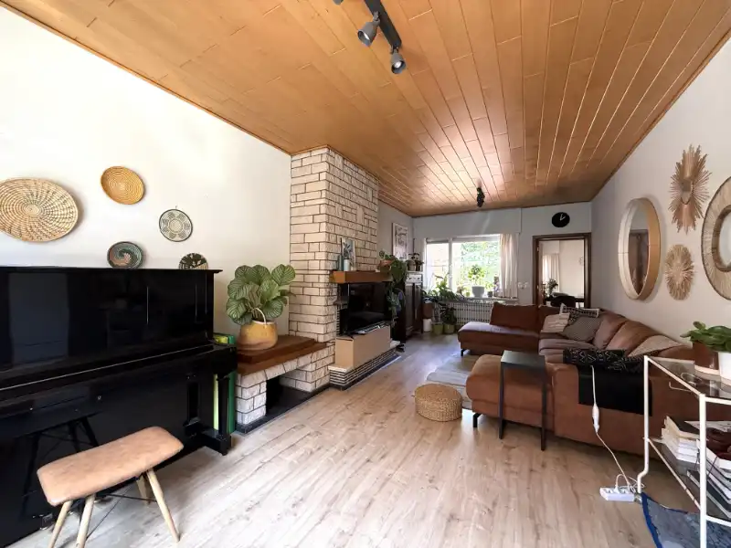 Ruime woning met tuin en garage op uitstekende ligging foto 3
