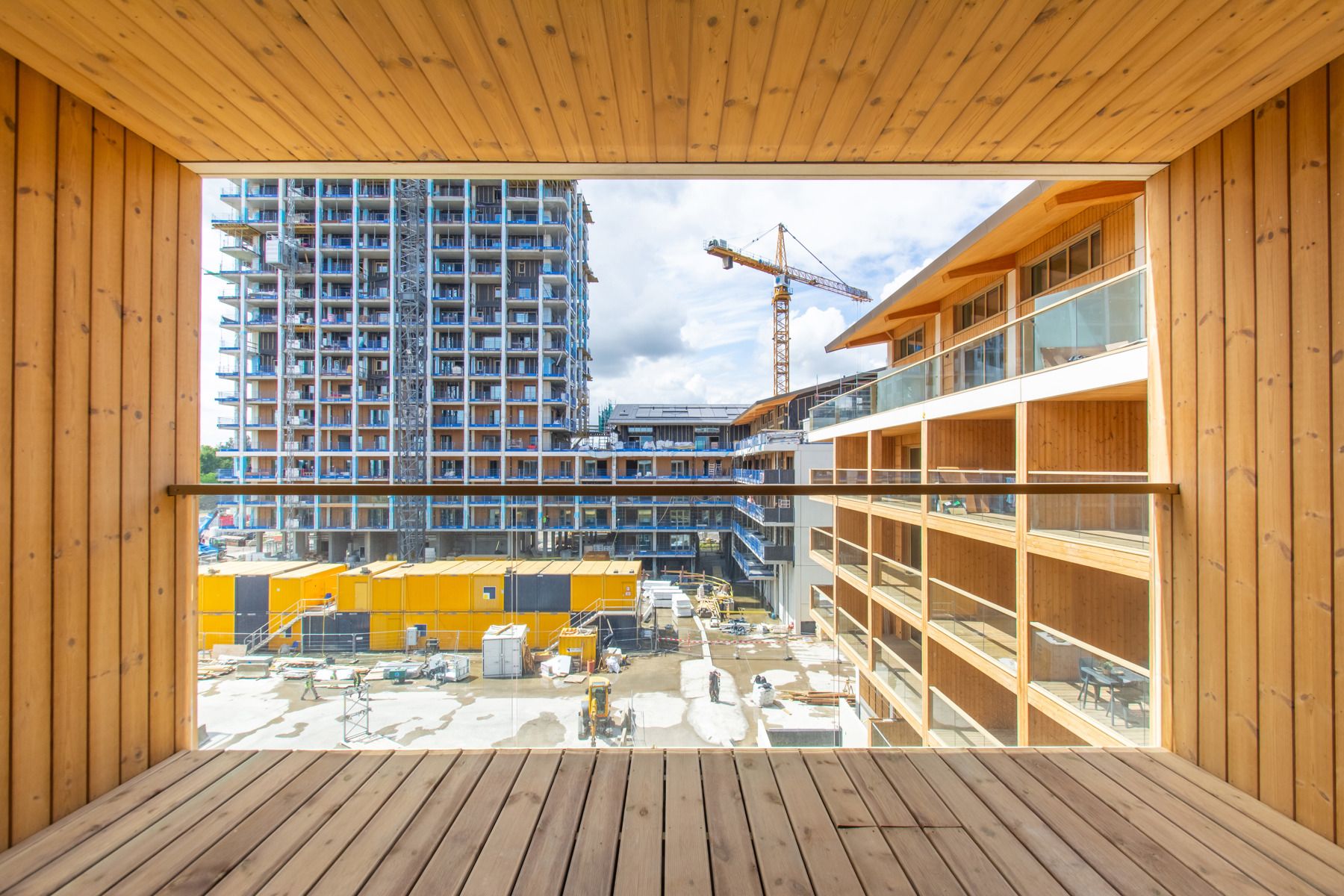 Ongemeubeld 2 slpk (of 1 bureau) app. met mooi terrras foto {{pictureIndex}}