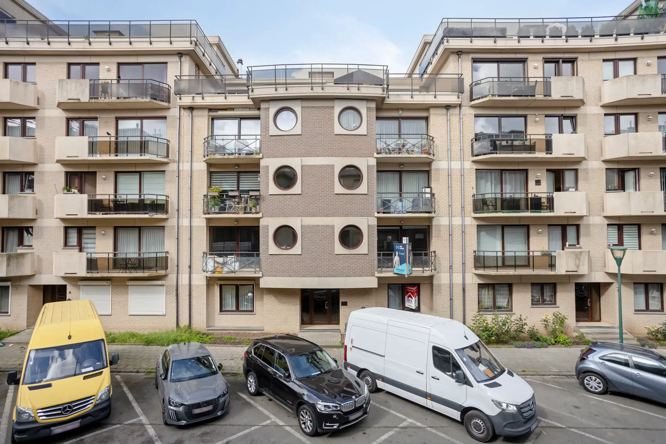 Instapklaar appartement met 2 slaapkamers en 2 terrassen foto {{pictureIndex}}