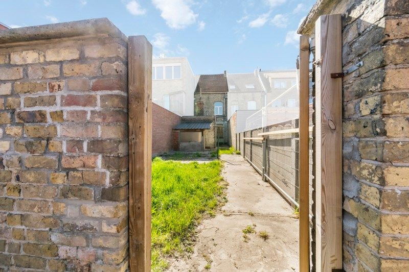 Te renoveren stadswoning met uitweg achteraan! foto 17