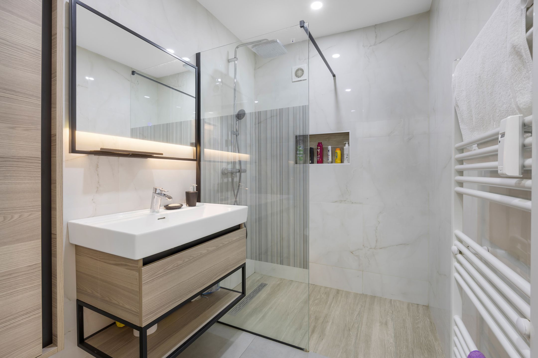 volledig gerenoveerd appartement met 2 slaapkamers en terras foto 11