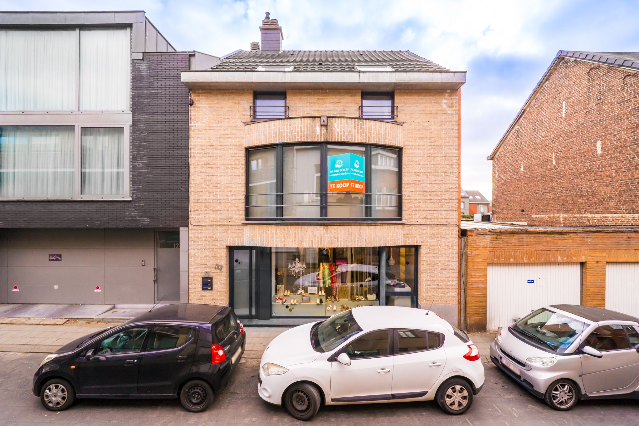 Ruime moderne gezinswoning met 5-6 slaapkamers foto {{pictureIndex}}