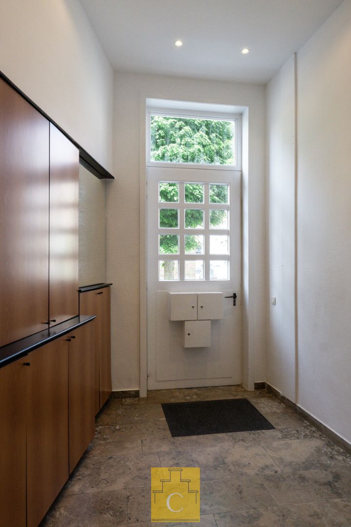 Appartement in herenhuis met groot terras, rustige ligging op idyllisch kerkplein foto 3