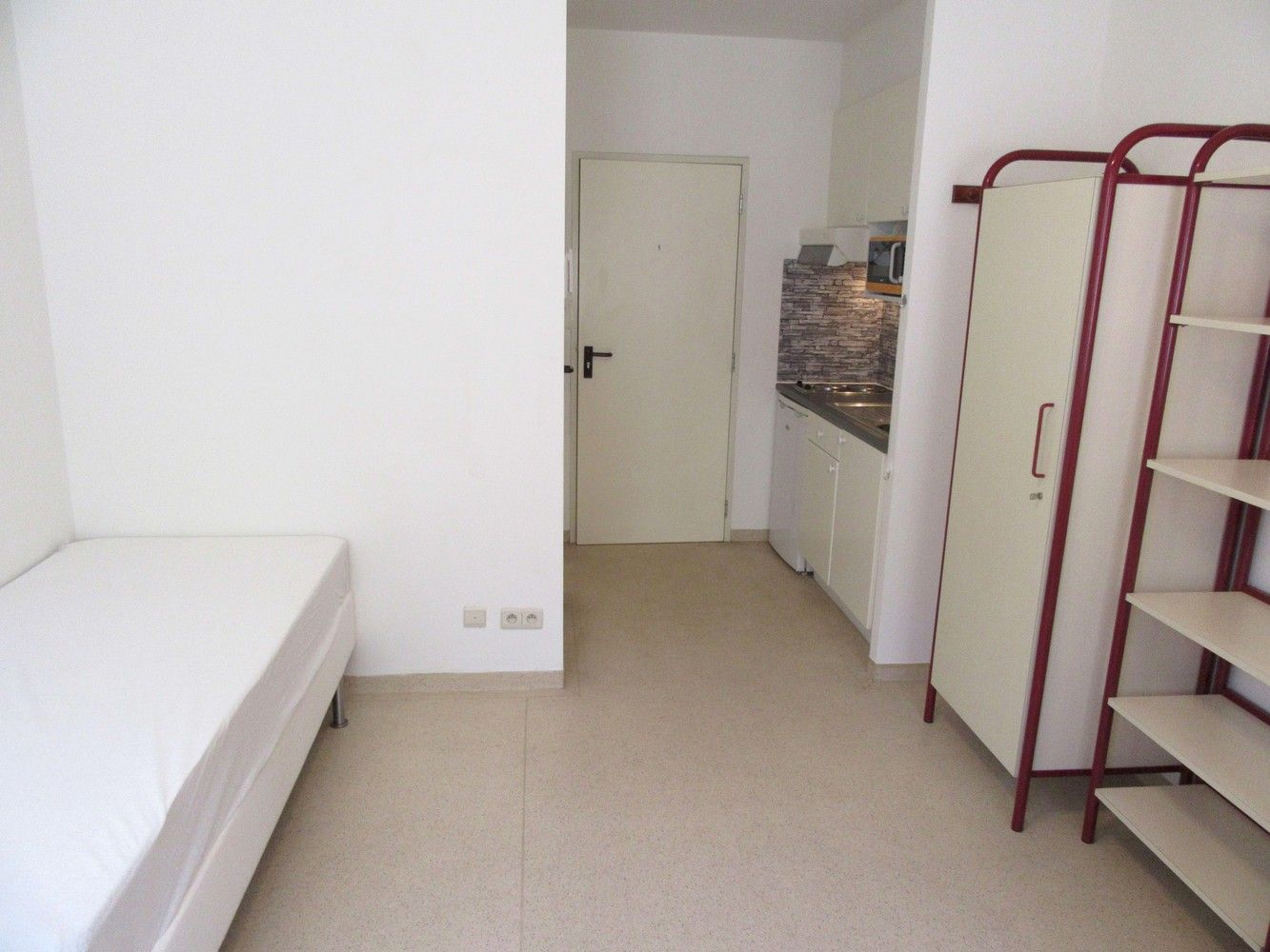 Studentenstudio met kitchenette en badkamer te koop op zeer gegeerde locatie tussen UZ Leuven en centrum Leuven foto 3