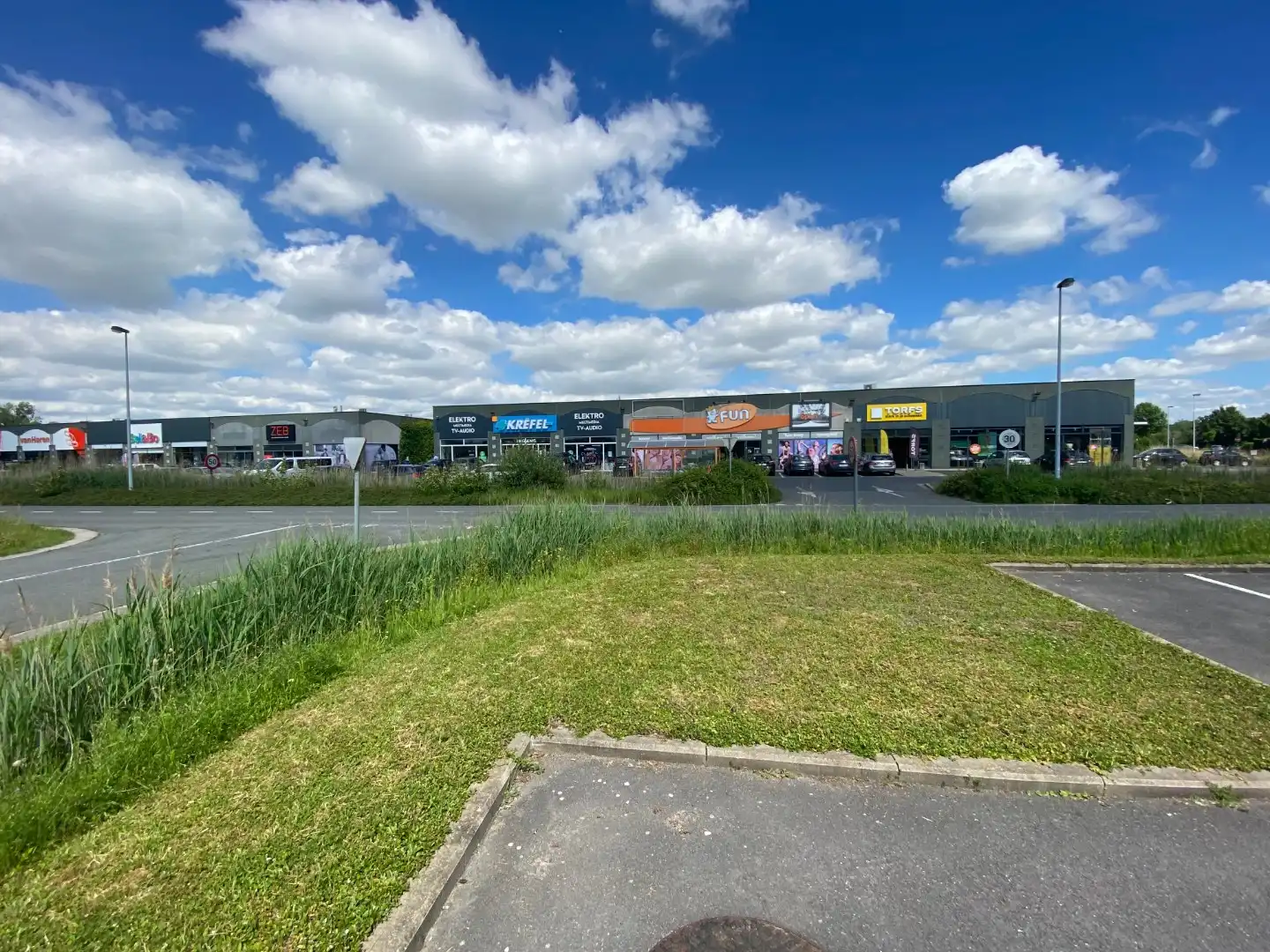 819m² AMBACHTELIJKE KMO-UNIT TE IEPER foto 8