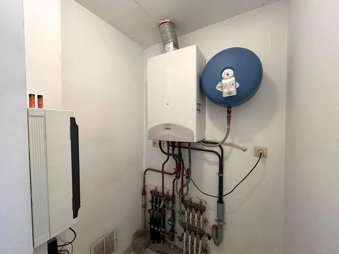 Instapklaar één-slaapkamer appartement te Roeselare! foto 8