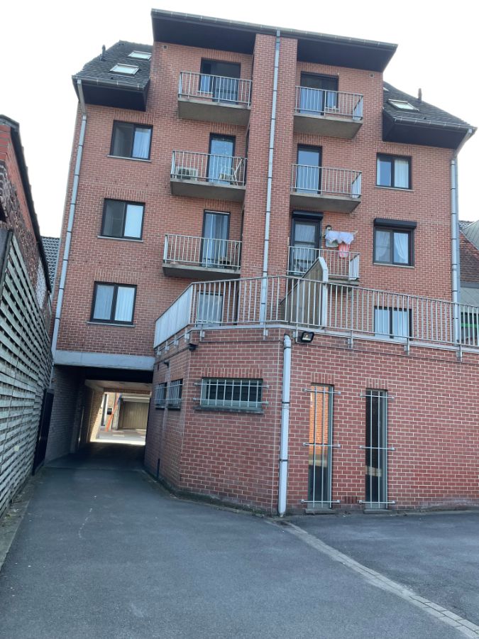 Gunstig gelegen twee slaapkamer appartement met individuele garage en ruim terras foto 11