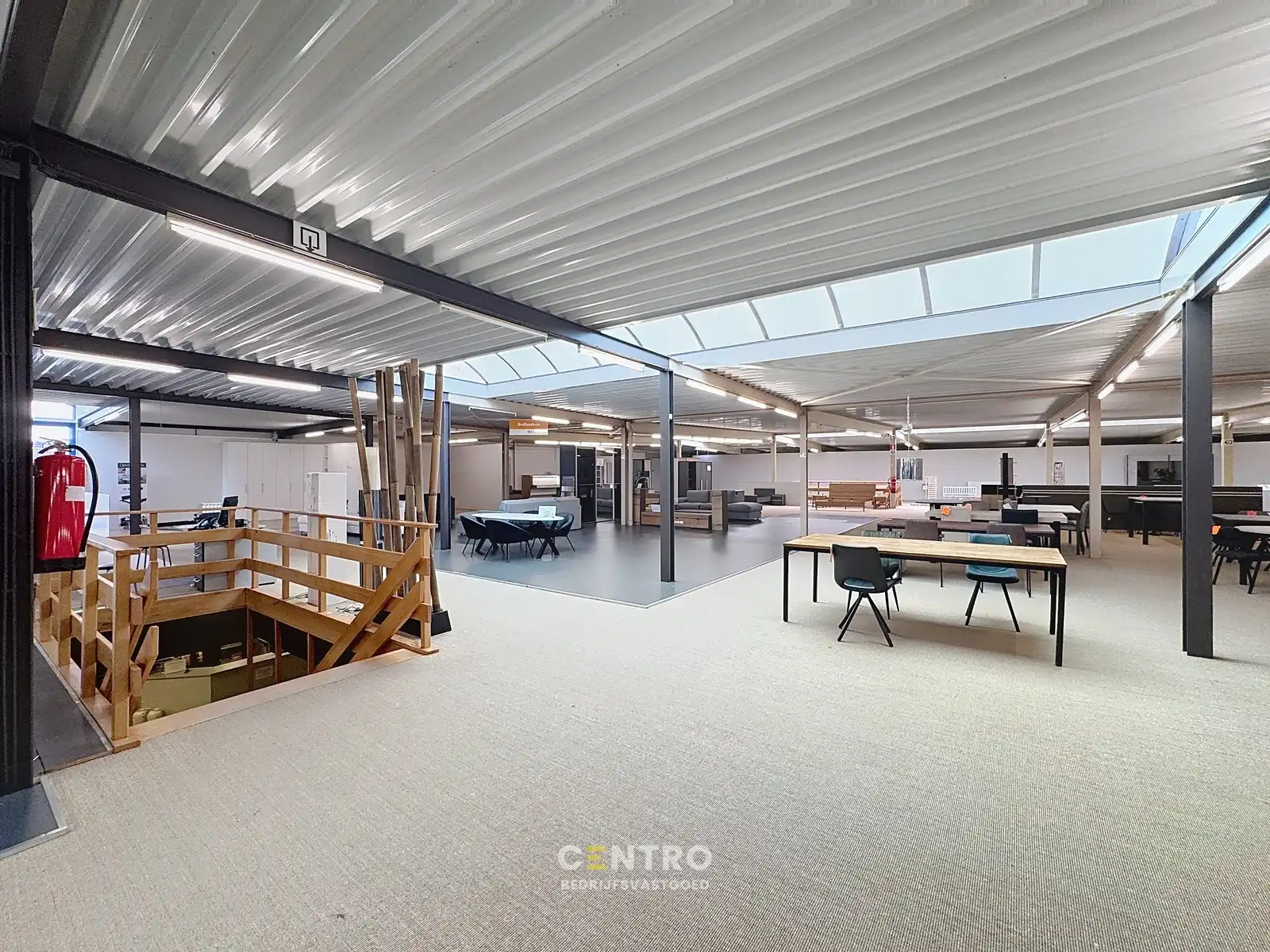 instapklare BAANWINKEL/HANDELSPAND met ruime, private parkeergelegenheid voor de deur. Grondopp.: 3.961m² foto 10