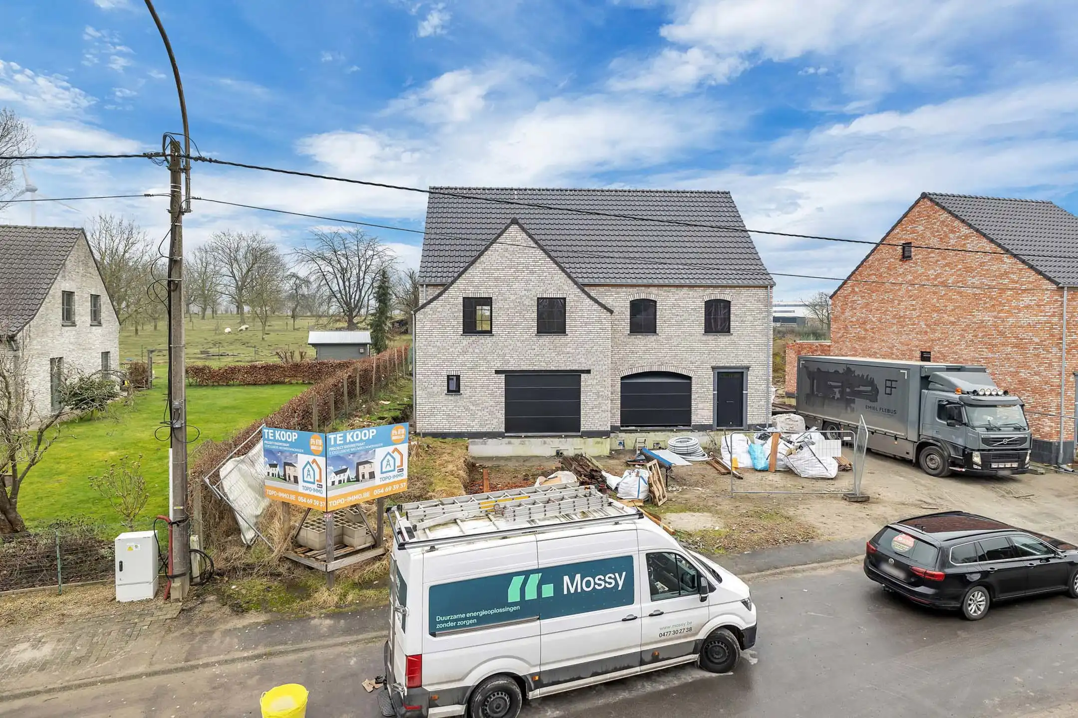 Halfopen bebouwing op een groot perceel in Denderhoutem foto 2