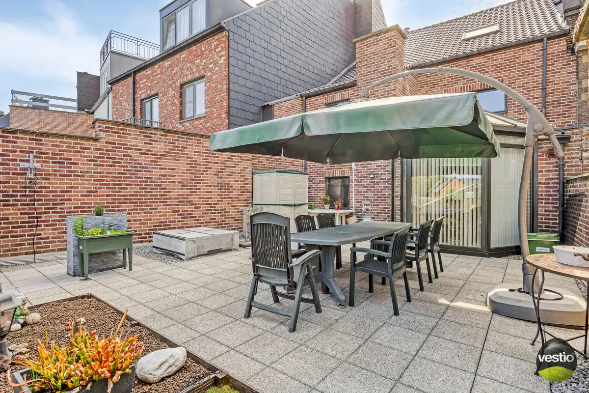 GEHEEL VAN DUPLEX EN VERHUURD HANDELSGELIJKVLOERS  IN CENTRUM VAN BILZEN. foto 17