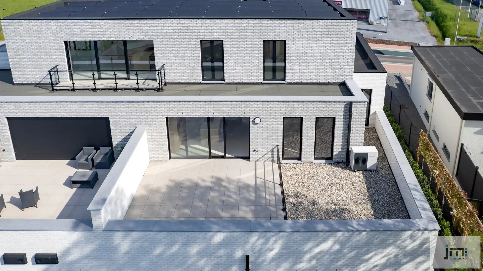 Prachtig appartement met 3 slaapkamers, carport en tuinberging foto 2