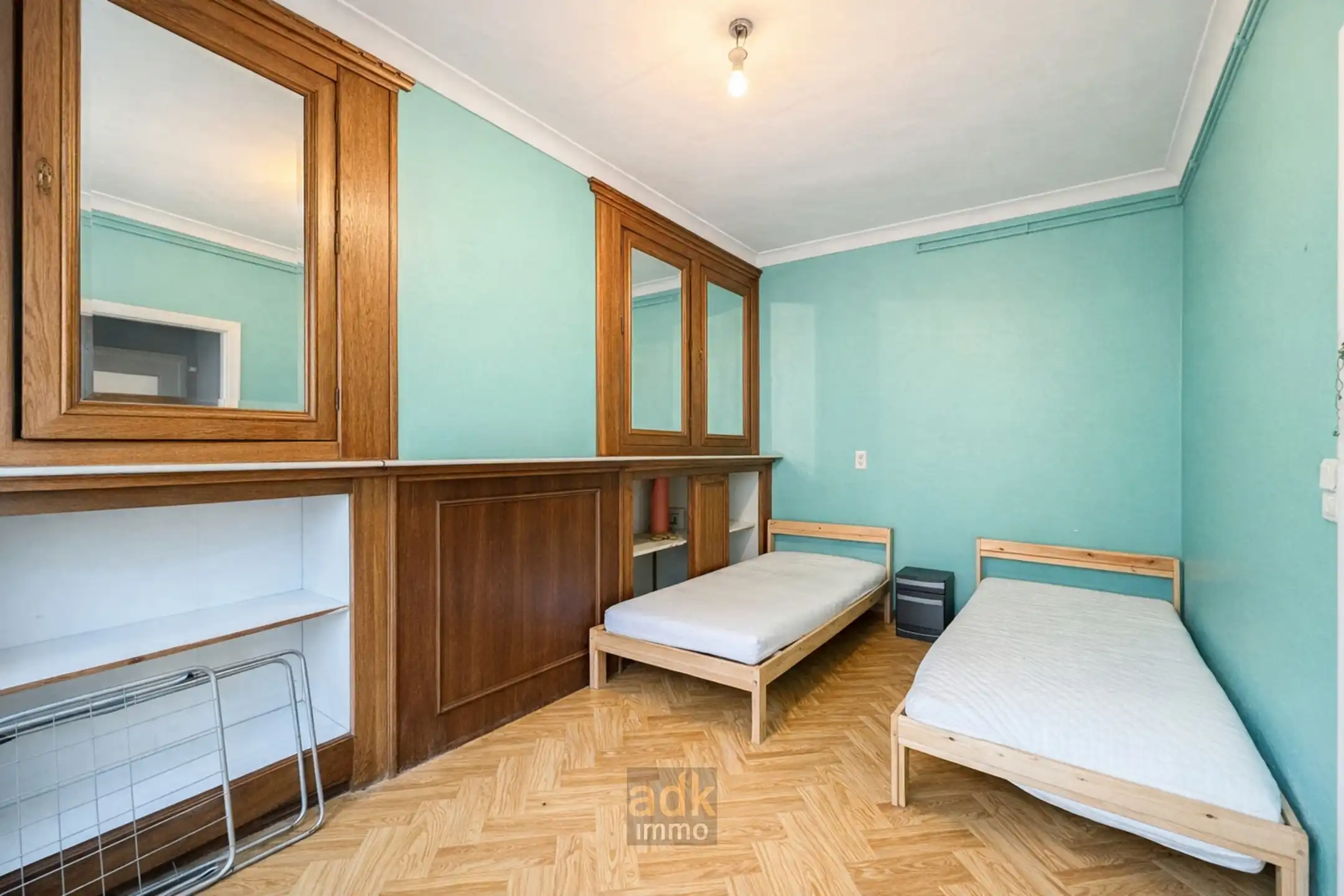 Grote woning met 4 slaapkamers & 4 garages foto 13