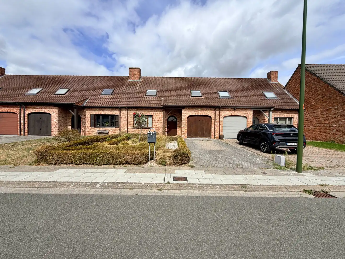 Instapklare woning met 3 slaapkamers, terras, tuin en garage te Brugge! foto 14