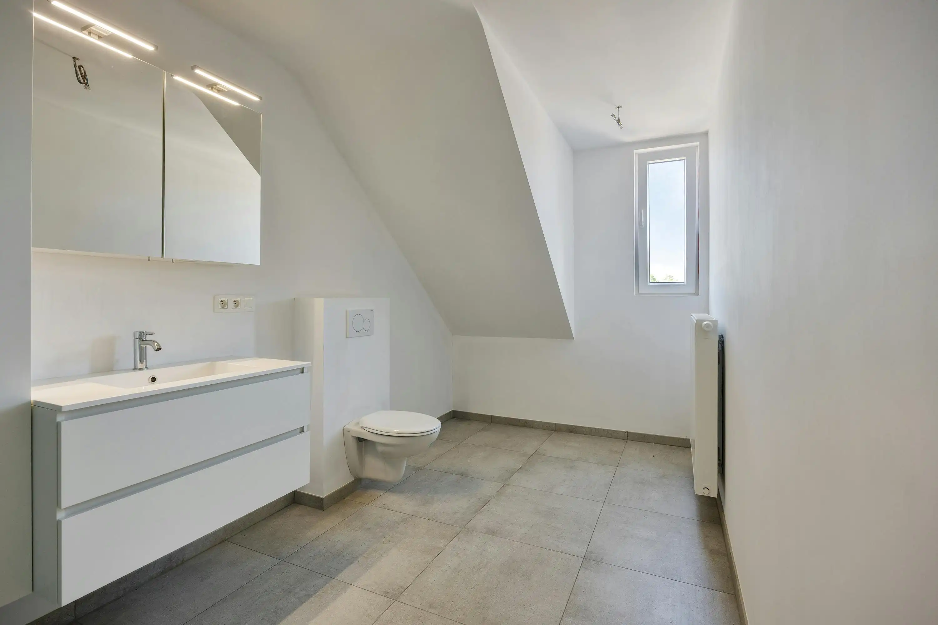 Ruim triplexappartement met terras in Zonhoven foto 14