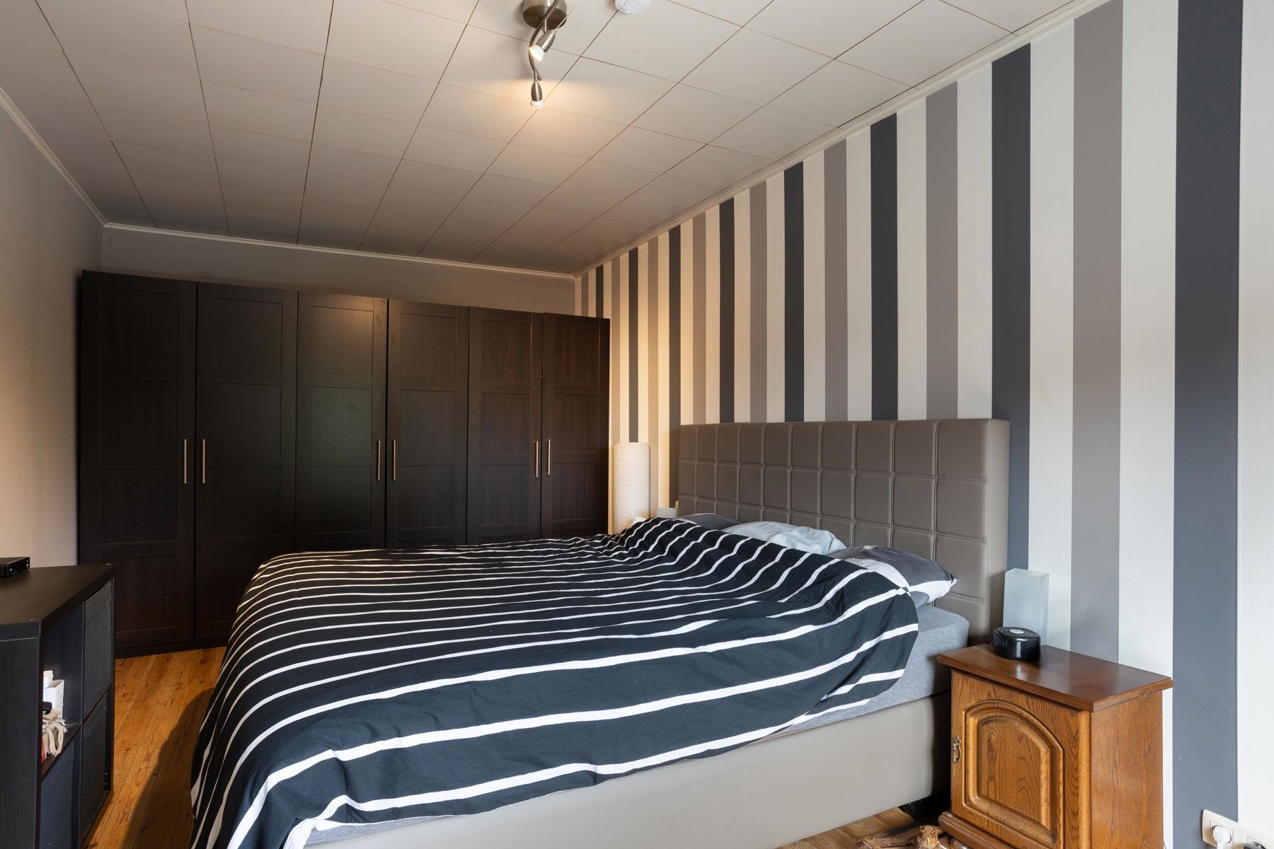 Woning met 3 garages en mogelijkheid tot verkaveling foto 16