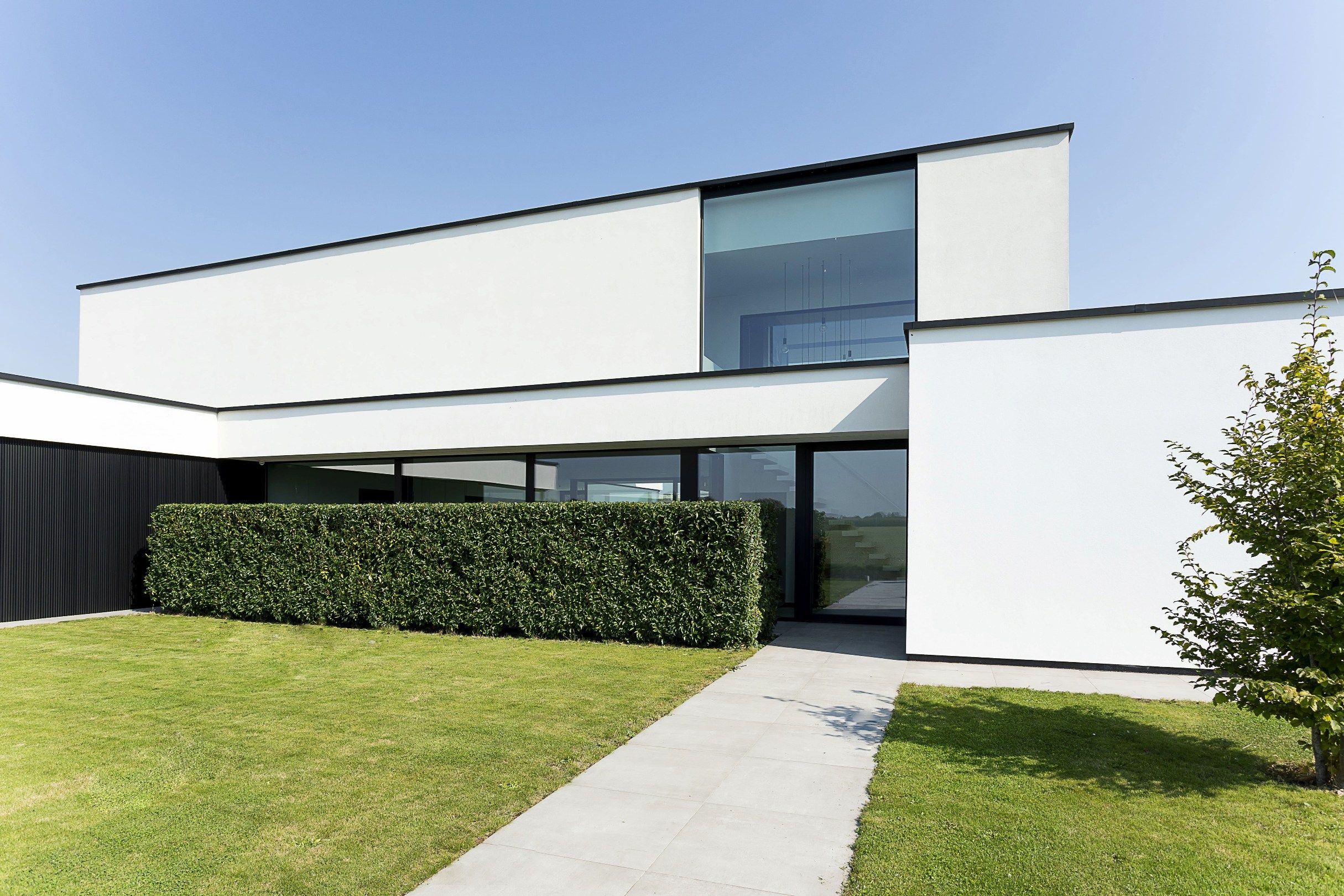 ARCHITECTURALE NIEUWBOUWVILLA OP RUIM LANDELIJK DOMEIN foto {{pictureIndex}}