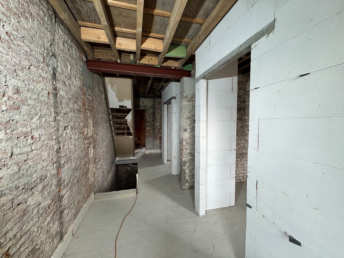 🏡  Casco woning met bijbouw op royaal perceel van 15a foto 9