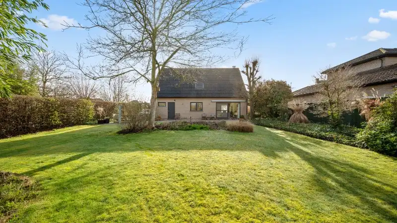 Villa van 209m² met 4 slaapkamers en zeer mooie tuin op 17 are foto 17