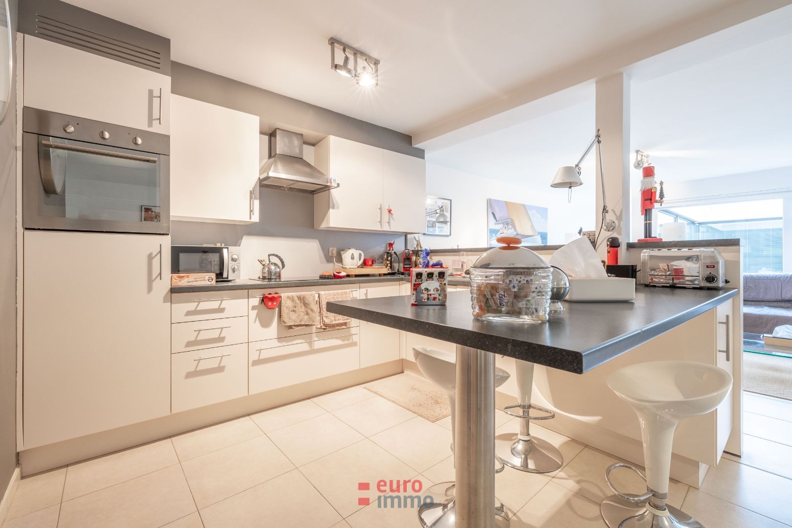 Zéér ruim appartement met 2 volwaardige slaapkamers in centrum Nieuwpoort! foto 2