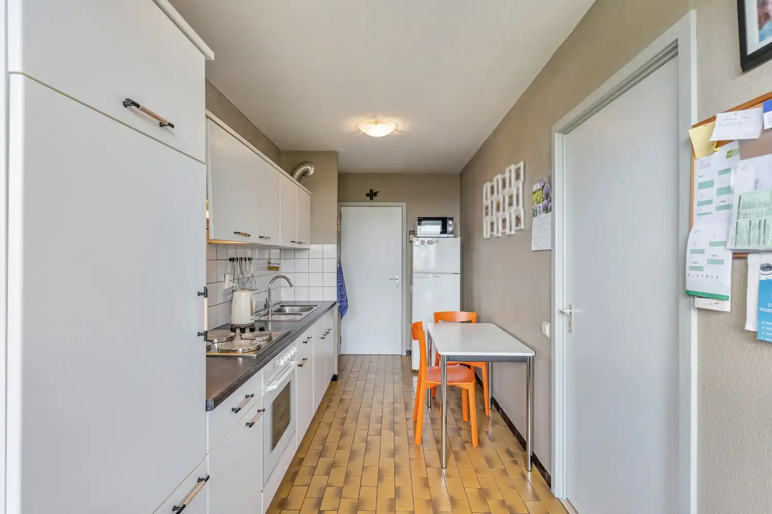 Ruim appartement met 2 slaapkamers, ondergrondse autostaanplaats en kelderberging. foto 11