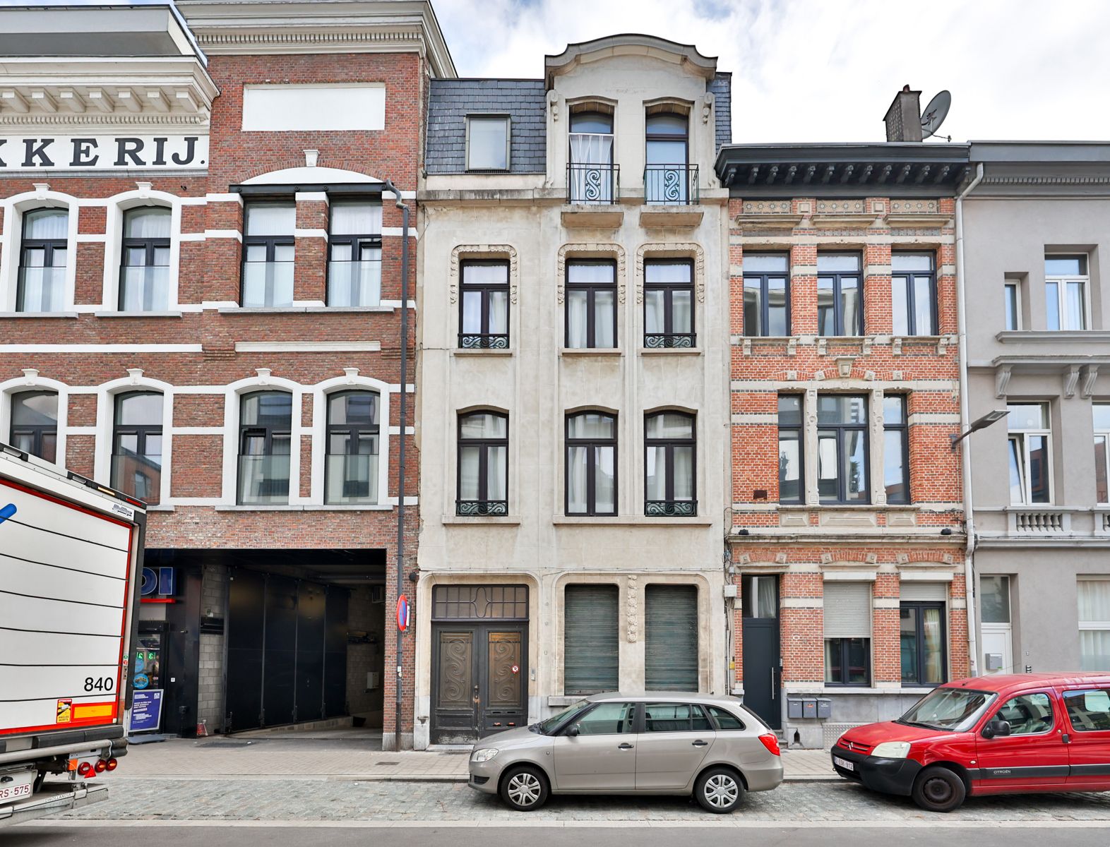 Groots wonen & creatief werken in authentieke burgerwoning foto {{pictureIndex}}